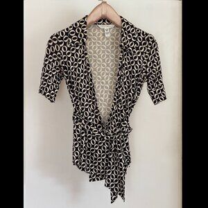 Diane Von Furstenberg 100% Silk Wrap Top, Size 4